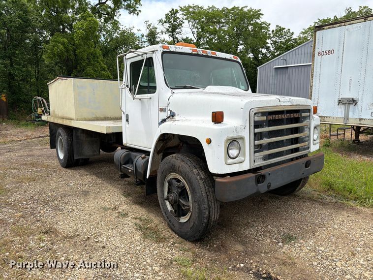 image for item EA4905 1984 International 1754 flatbed truck