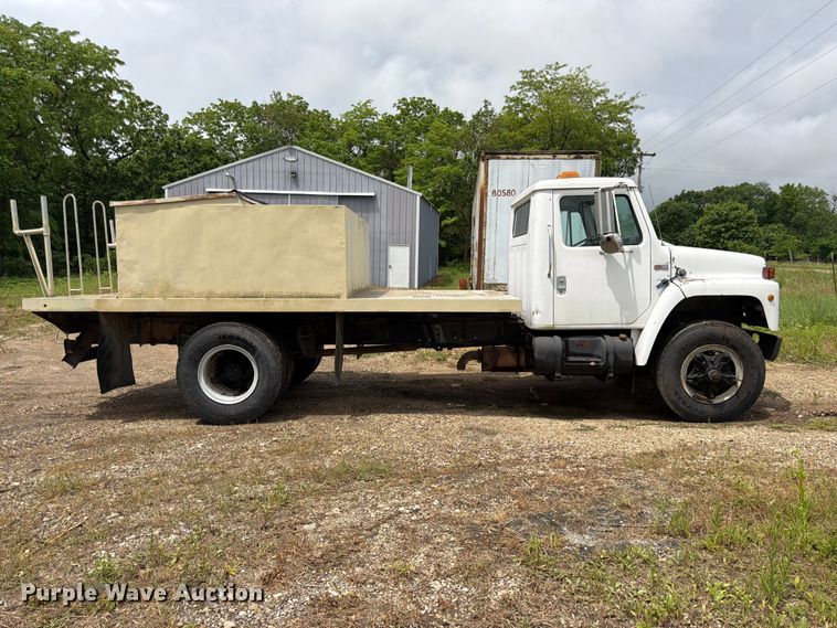 image for item EA4905 1984 International 1754 flatbed truck