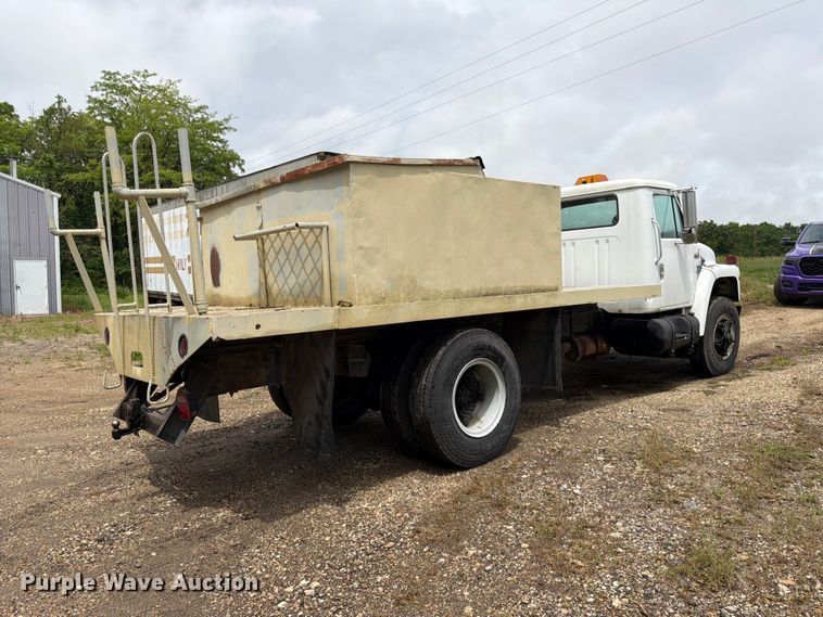 image for item EA4905 1984 International 1754 flatbed truck