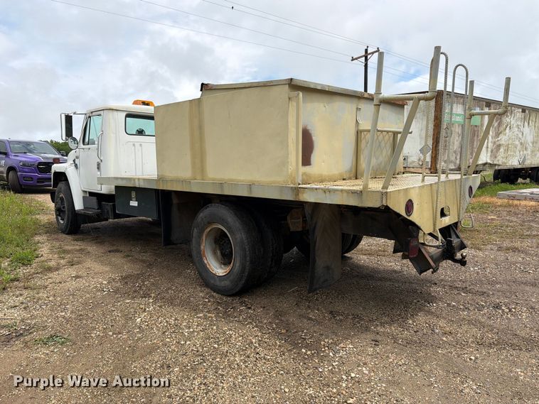 image for item EA4905 1984 International 1754 flatbed truck