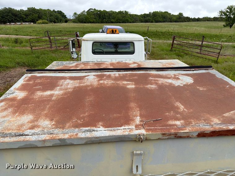 image for item EA4905 1984 International 1754 flatbed truck