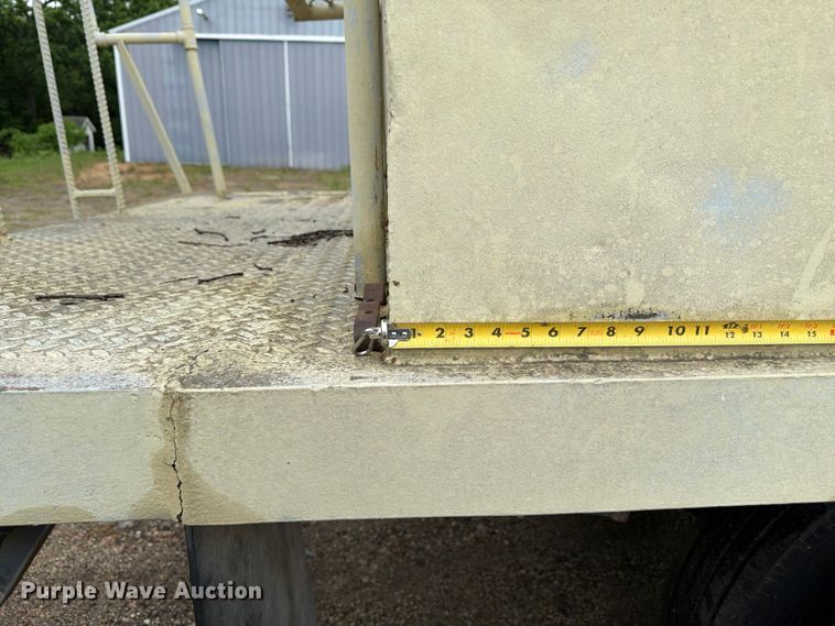 image for item EA4905 1984 International 1754 flatbed truck