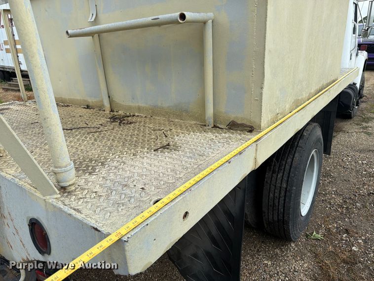 image for item EA4905 1984 International 1754 flatbed truck
