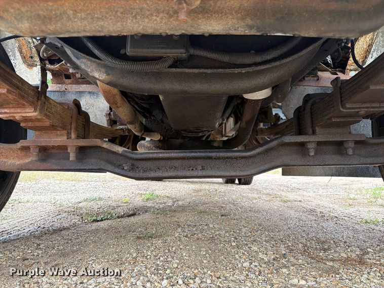 image for item EA4905 1984 International 1754 flatbed truck