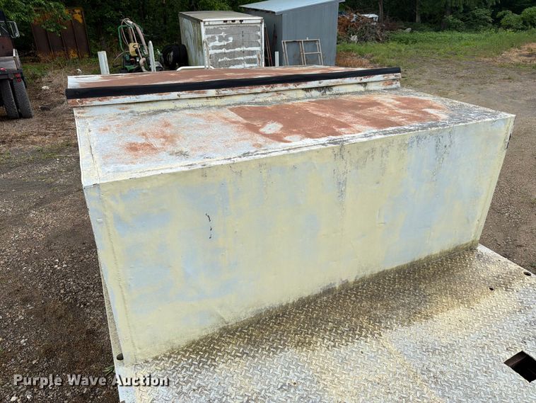 image for item EA4905 1984 International 1754 flatbed truck