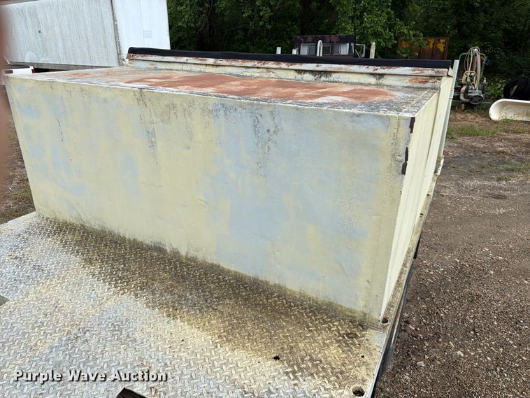 image for item EA4905 1984 International 1754 flatbed truck
