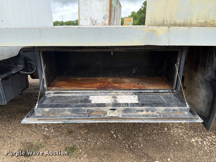 image for item EA4905 1984 International 1754 flatbed truck