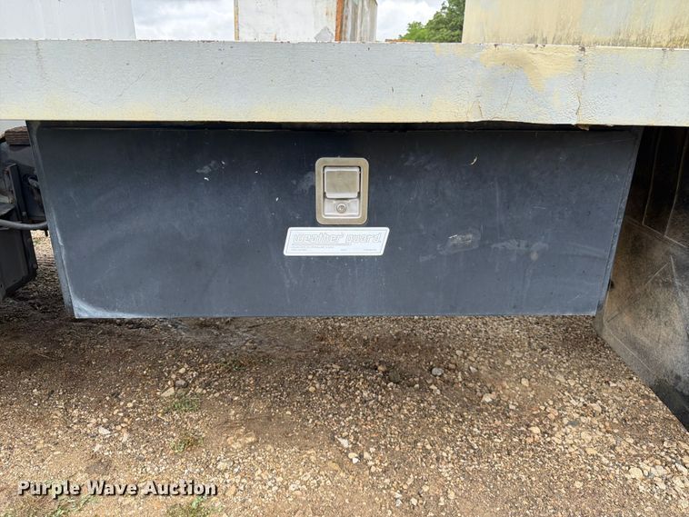 image for item EA4905 1984 International 1754 flatbed truck