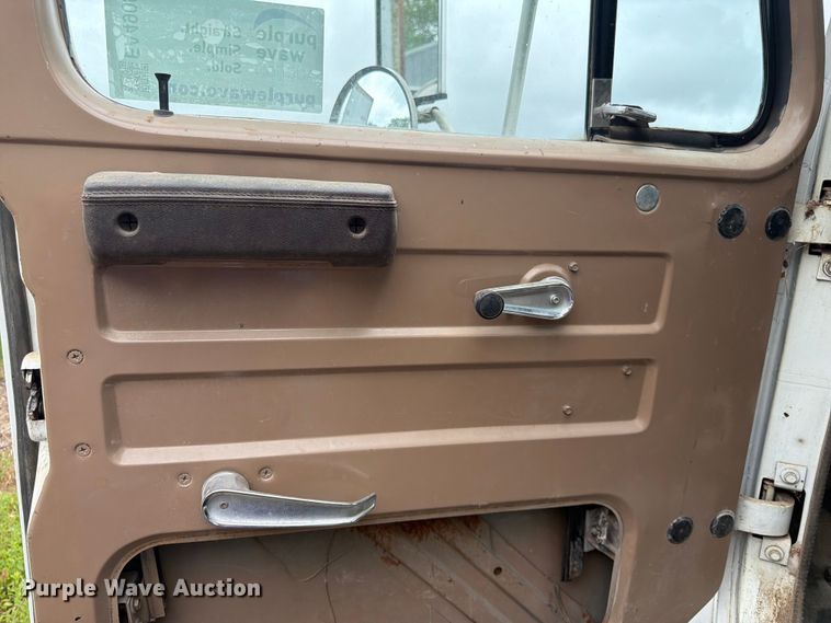 image for item EA4905 1984 International 1754 flatbed truck