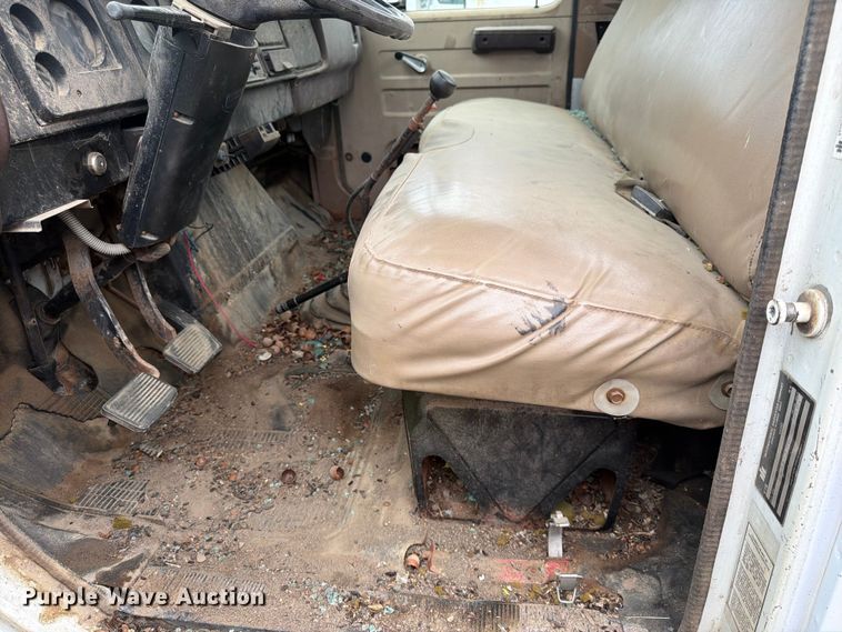 image for item EA4905 1984 International 1754 flatbed truck