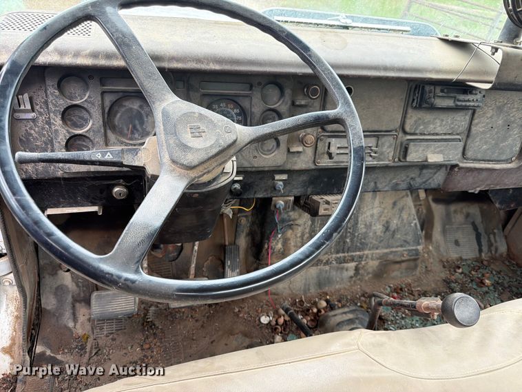 image for item EA4905 1984 International 1754 flatbed truck