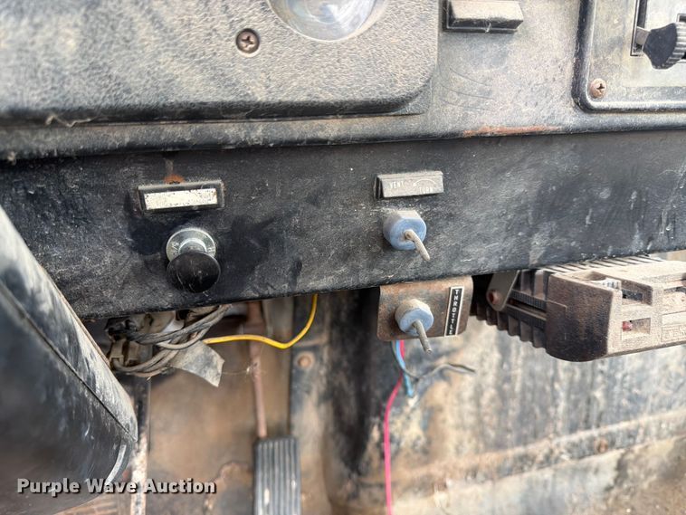 image for item EA4905 1984 International 1754 flatbed truck