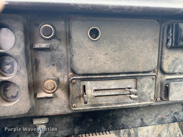 image for item EA4905 1984 International 1754 flatbed truck