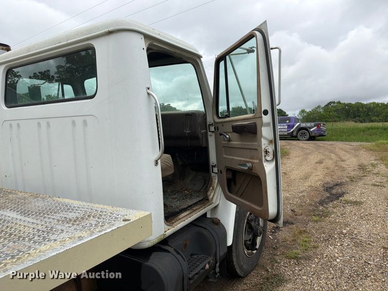 image for item EA4905 1984 International 1754 flatbed truck