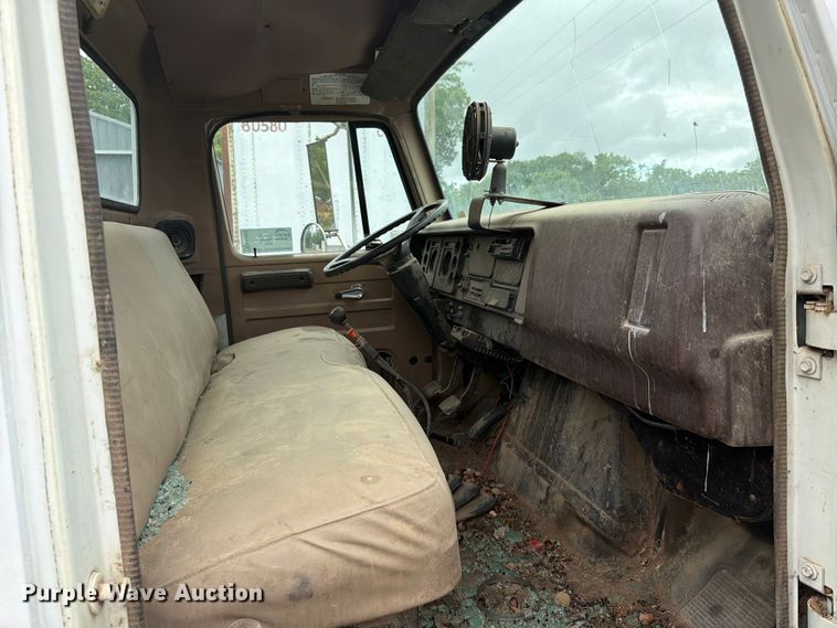 image for item EA4905 1984 International 1754 flatbed truck