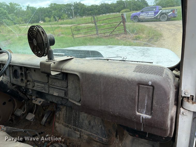 image for item EA4905 1984 International 1754 flatbed truck
