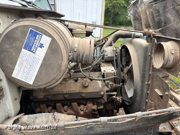 image for item EA4905 1984 International 1754 flatbed truck