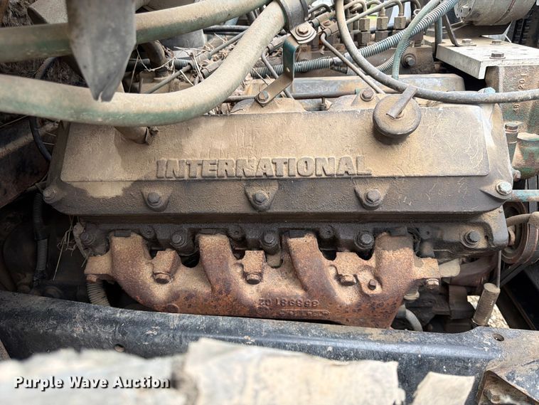 image for item EA4905 1984 International 1754 flatbed truck