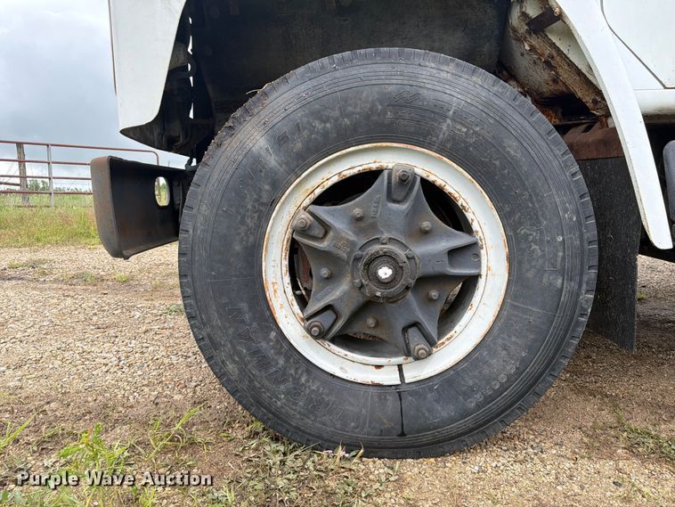 image for item EA4905 1984 International 1754 flatbed truck
