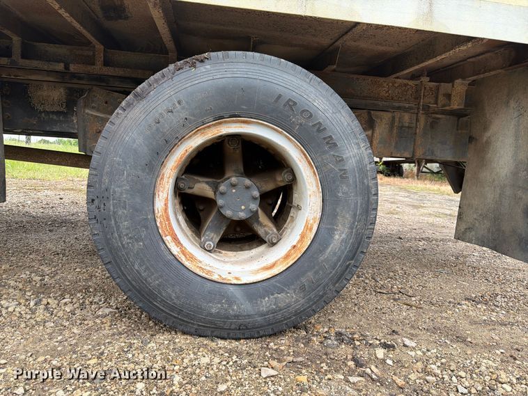 image for item EA4905 1984 International 1754 flatbed truck