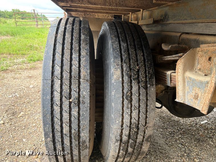 image for item EA4905 1984 International 1754 flatbed truck