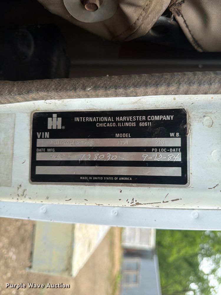 image for item EA4905 1984 International 1754 flatbed truck