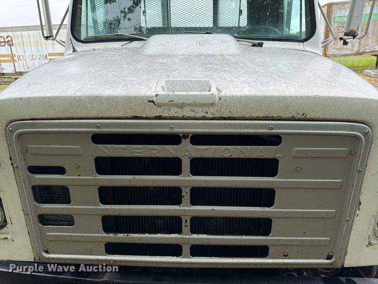image for item EA4906 1985 Navistar 1654 dump flatbed truck