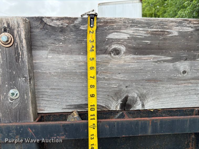 image for item EA4906 1985 Navistar 1654 dump flatbed truck