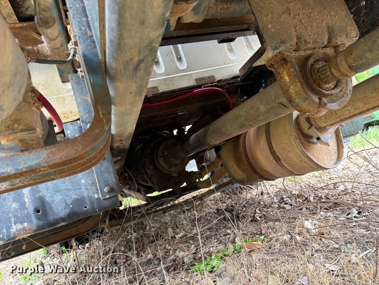 image for item EA4906 1985 Navistar 1654 dump flatbed truck