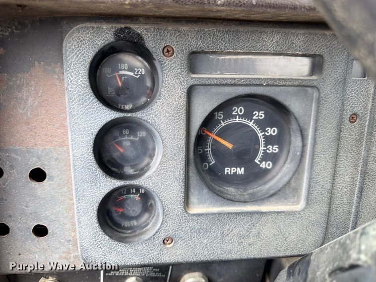image for item EA4906 1985 Navistar 1654 dump flatbed truck