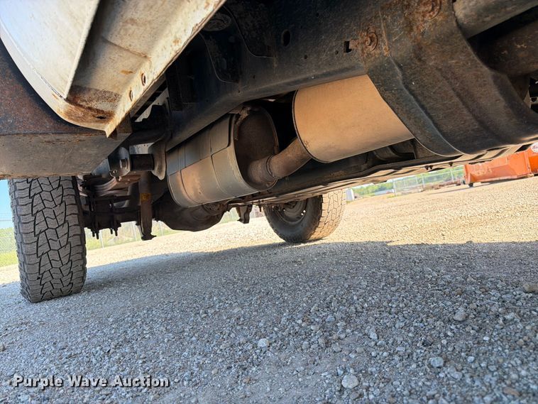 image for item EA4910 2011 Ford F250 Super Duty flatbed pickup truck