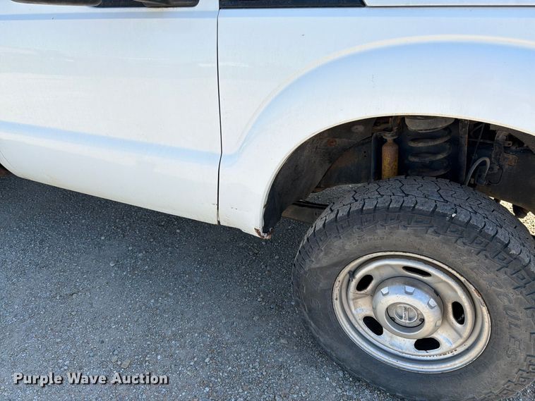 image for item EA4910 2011 Ford F250 Super Duty flatbed pickup truck