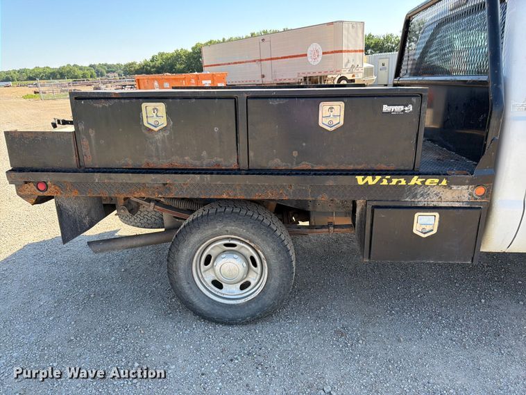 image for item EA4910 2011 Ford F250 Super Duty flatbed pickup truck
