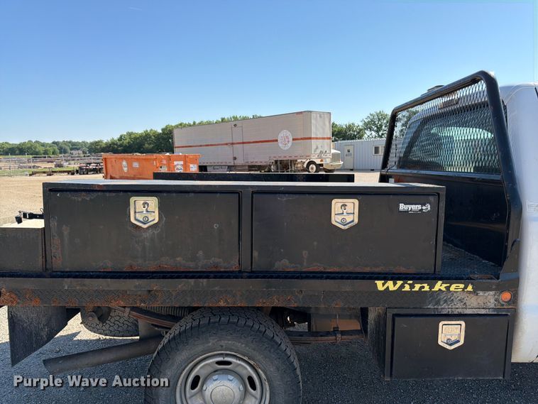 image for item EA4910 2011 Ford F250 Super Duty flatbed pickup truck