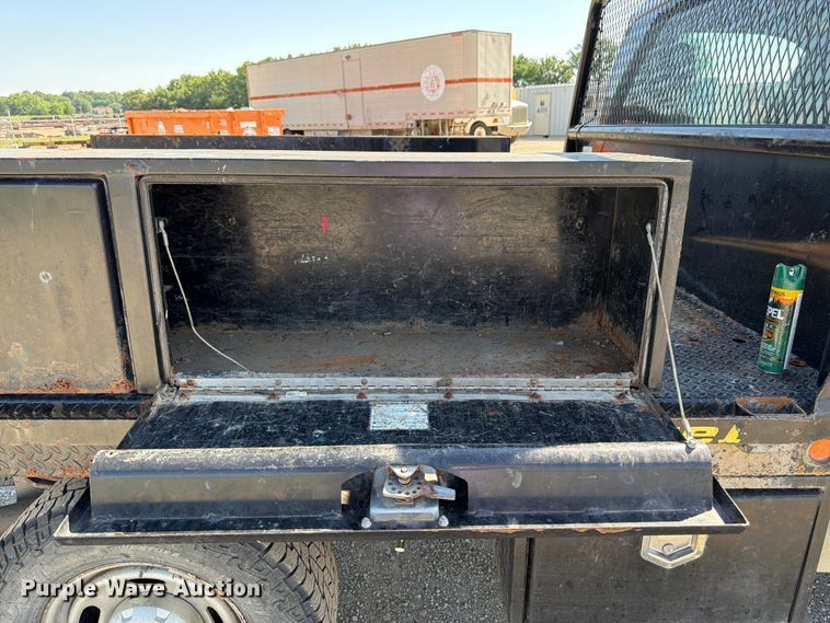 image for item EA4910 2011 Ford F250 Super Duty flatbed pickup truck