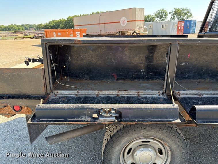 image for item EA4910 2011 Ford F250 Super Duty flatbed pickup truck