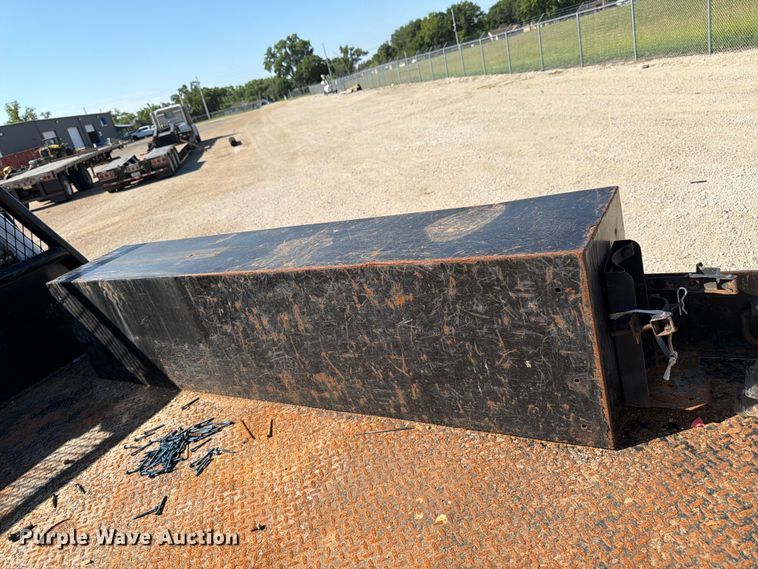 image for item EA4910 2011 Ford F250 Super Duty flatbed pickup truck