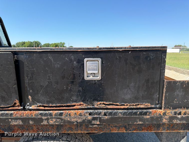image for item EA4910 2011 Ford F250 Super Duty flatbed pickup truck