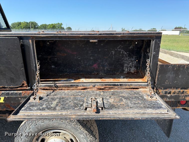 image for item EA4910 2011 Ford F250 Super Duty flatbed pickup truck