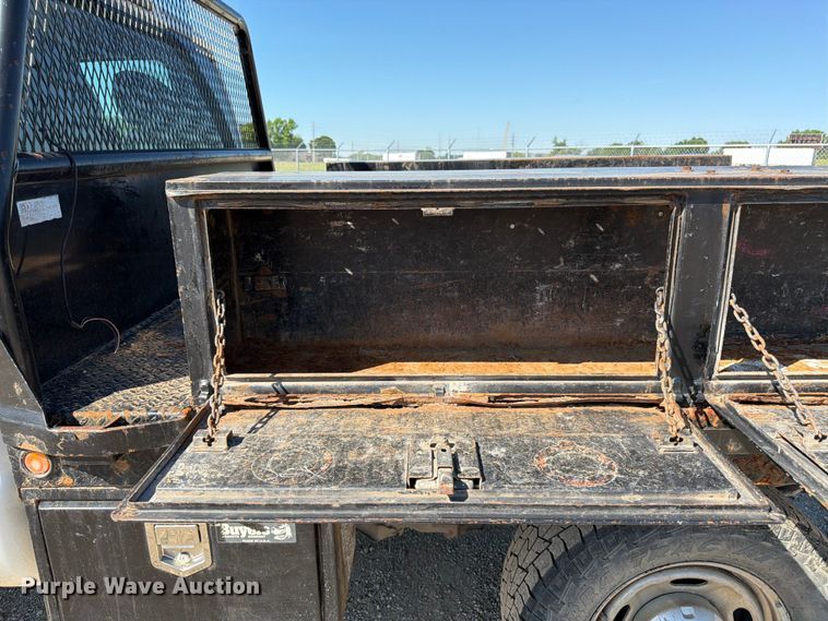 image for item EA4910 2011 Ford F250 Super Duty flatbed pickup truck