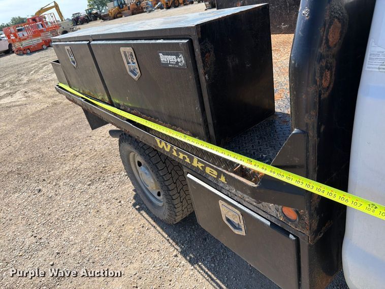 image for item EA4910 2011 Ford F250 Super Duty flatbed pickup truck