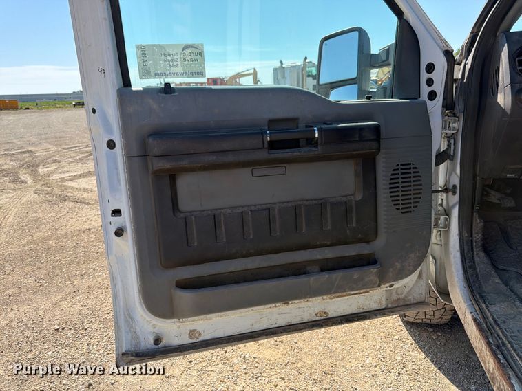 image for item EA4910 2011 Ford F250 Super Duty flatbed pickup truck