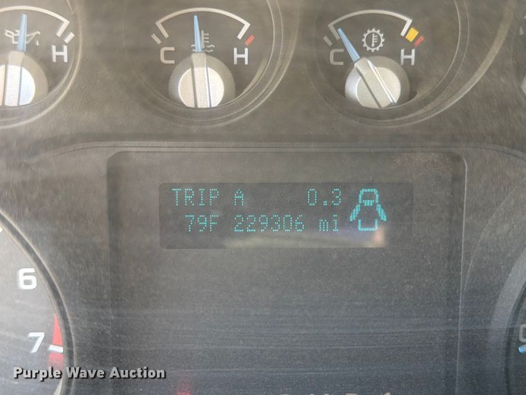 image for item EA4910 2011 Ford F250 Super Duty flatbed pickup truck