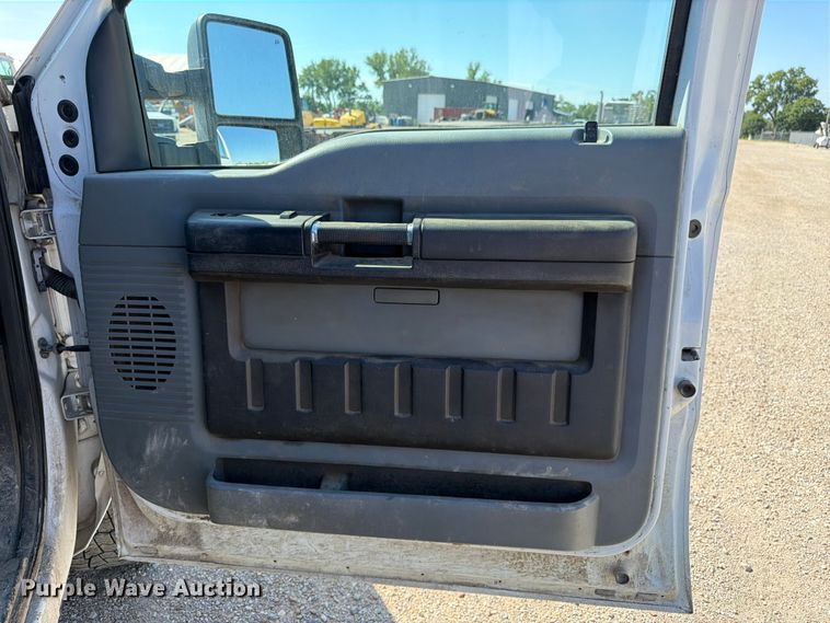 image for item EA4910 2011 Ford F250 Super Duty flatbed pickup truck