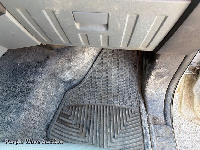 image for item EA4910 2011 Ford F250 Super Duty flatbed pickup truck