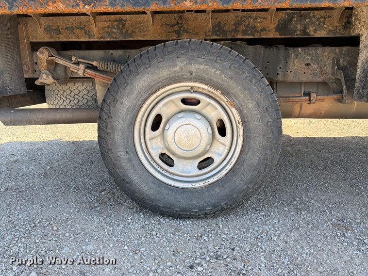 image for item EA4910 2011 Ford F250 Super Duty flatbed pickup truck