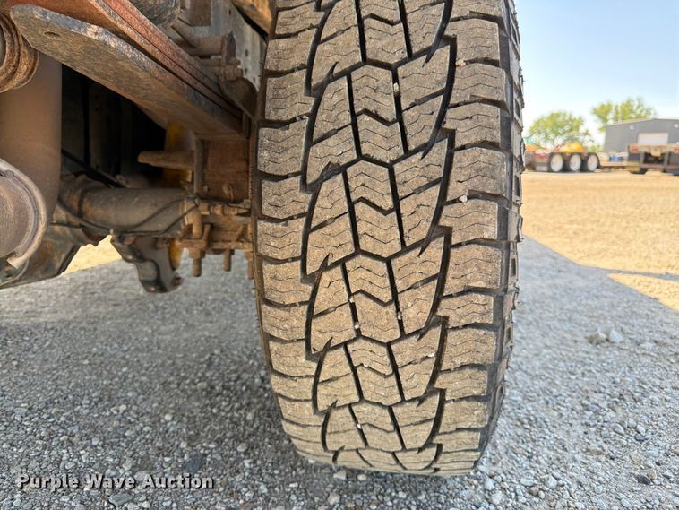 image for item EA4910 2011 Ford F250 Super Duty flatbed pickup truck