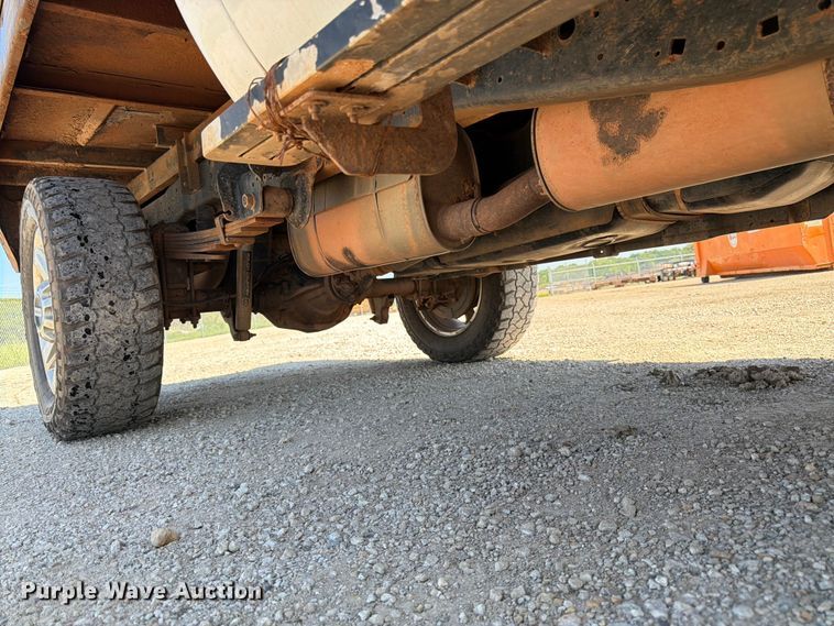 image for item EA4912 2015 Ford F250 Super Duty flatbed pickup truck