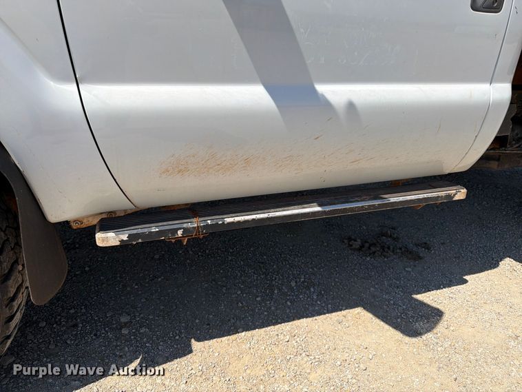 image for item EA4912 2015 Ford F250 Super Duty flatbed pickup truck
