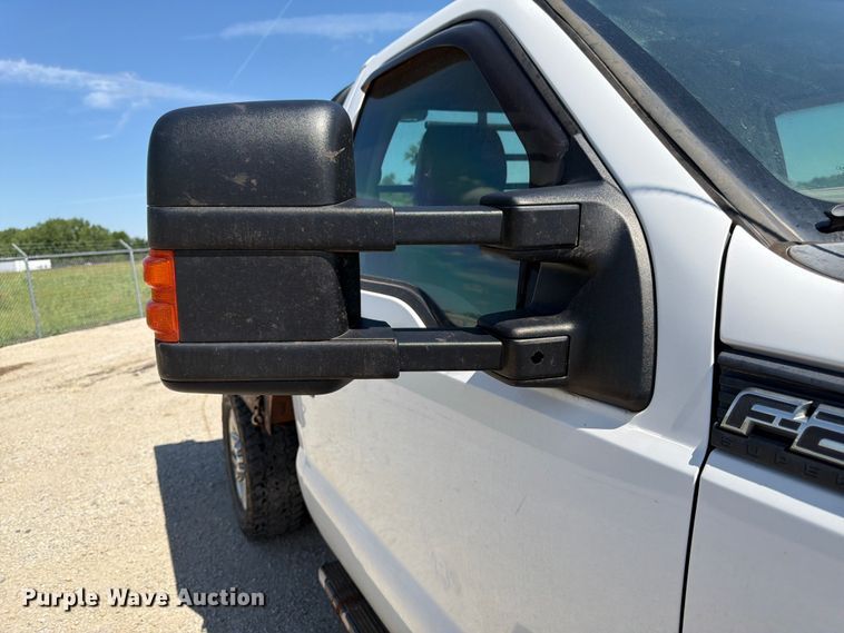 image for item EA4912 2015 Ford F250 Super Duty flatbed pickup truck